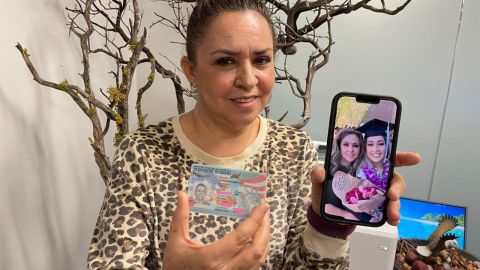 Delia Corona Camacho celebra su primera cena de Acción de Gracias como residente permanente de EE UU. (Cortesía Paulina Herrera)