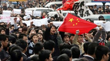 Enormes protestas contra el encierro por Covid estallan en Xinjiang, China después de un incendio mortal