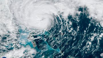 Tormenta Nicole toca tierra en Bahamas y podría impactar en Florida como huracán categoría 1