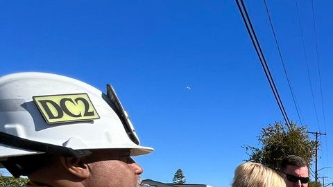 La supervisora Janice Hahn llegó al area del incidente. (Suministrada)