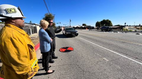 La supervisora Janice Hahn llegó al area del incidente. (Suministrada)