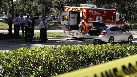 Adolescente recibe disparo en Santa Clarita y sus amigos lo llevan al hospital, pero chocan antes de llegar