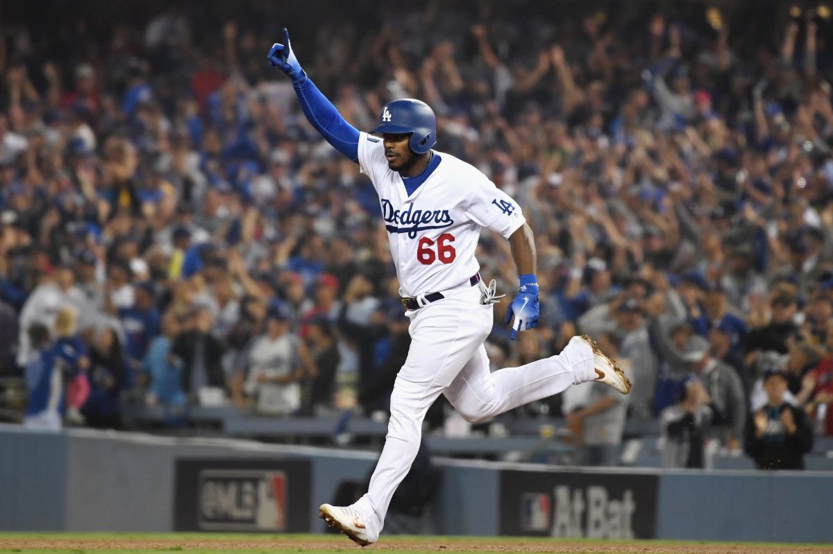 Yasiel Puig celebrando un cuadrangular con Dodgers en la Serie Mundial 2018.