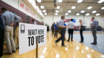 Los inmigrantes naturalizados pueden registrarse para votar en las elecciones.