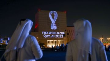 Tradicional mercado Souq Waqif de la capital, Doha, Qatar, vestido por la realización del Mundial de Fútbol.