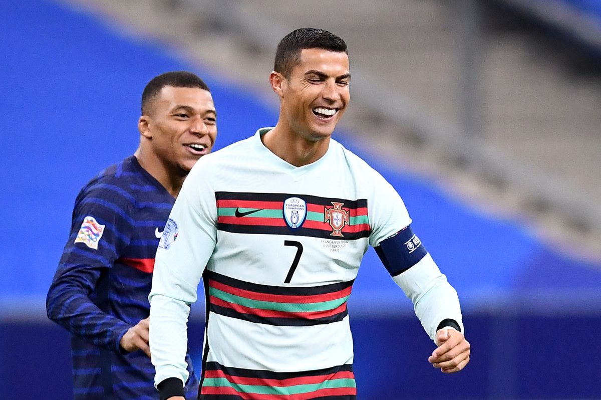 Kylian Mbappé (i) and Cristiano Ronaldo (d) are two of the greatest figures in world football.