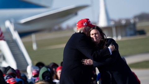 El expresidente Trump apoyó la campaña de Sarah Sanders.
