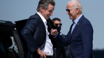 Gavin Newson y el presidente Joe Biden durante una visita de Biden a California, el 3 de septiembre de 2021.