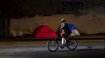Los Ángeles enfrenta una crisis de personas sin hogar.