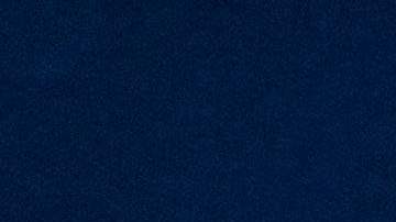 La imagen ilustrativa muestra la pantalla de un teléfono inteligente con la frase "Noticias falsas" en inglés.