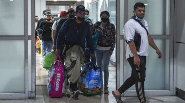 Migrantes venezolanos regresan a su país tras el cambio migratorio de EE.UU.