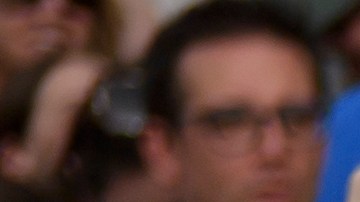 Obama saluda a los partidarios de los candidatos demócratas de Pensilvania en Pittsburgh.