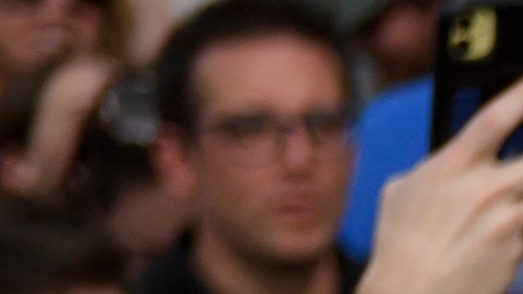 Obama saluda a los partidarios de los candidatos demócratas de Pensilvania en Pittsburgh.