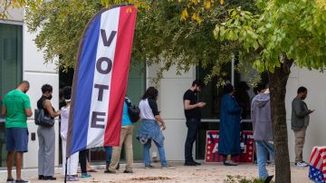 El voto latino es considera clave, pero los partidos no han sabido cómo acercarse a los electores.