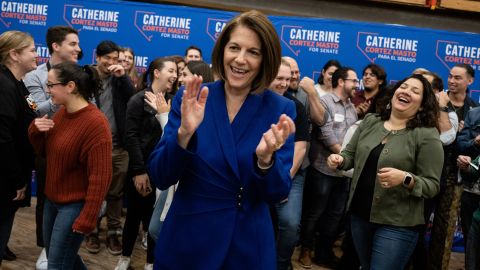 La senadora Catherine Cortez Masto logró que los demócratas mantuvieran la mayoría en el Senado.