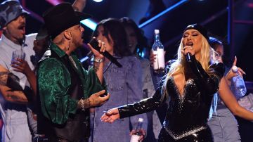 Christina Aguilera y Christian Nodal se presentan juntos por primera vez | VALERIE MACON / AFP) (Photo by VALERIE MACON/AFP via Getty Images.