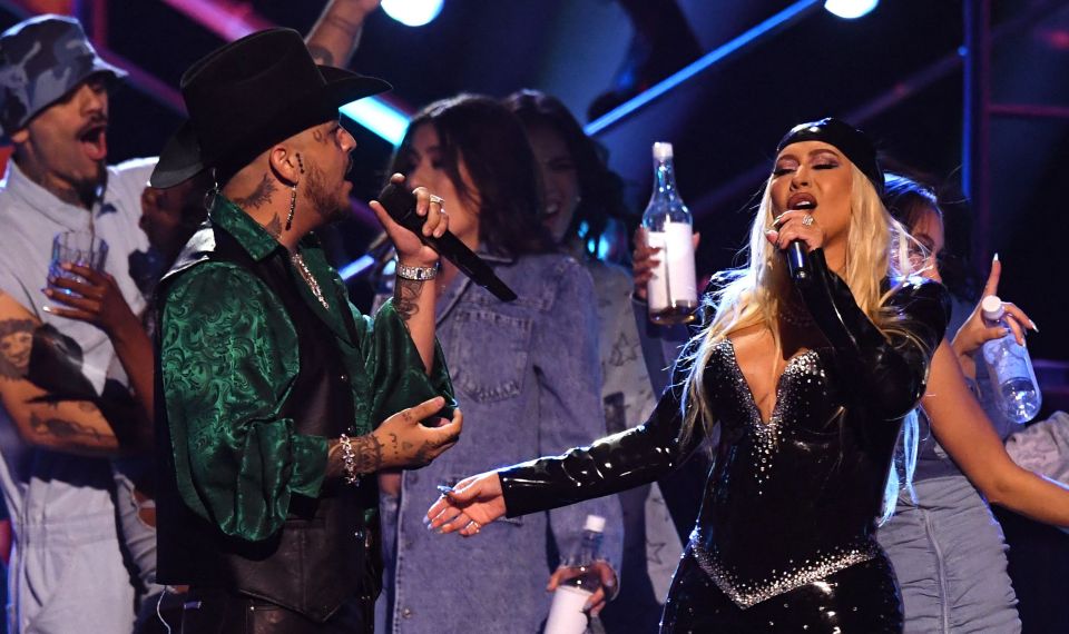 ¡inédito Christian Nodal Y Christina Aguilera Así Estremecieron El Escenario De Los Latin 0824