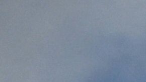 Avión queda atrapado en las líneas eléctricas con tripulación a bordo y corta suministro eléctrico a miles de personas