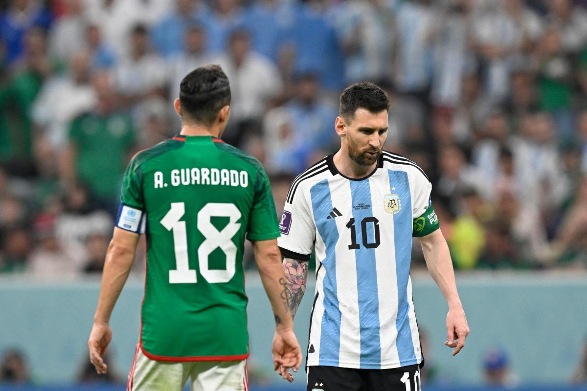 mermelada Desilusión partido Republicano Revelado el dueño de la camiseta que Lionel Messi pisoteó en el vestidor de  Argentina en Qatar 2022 - La Opinión