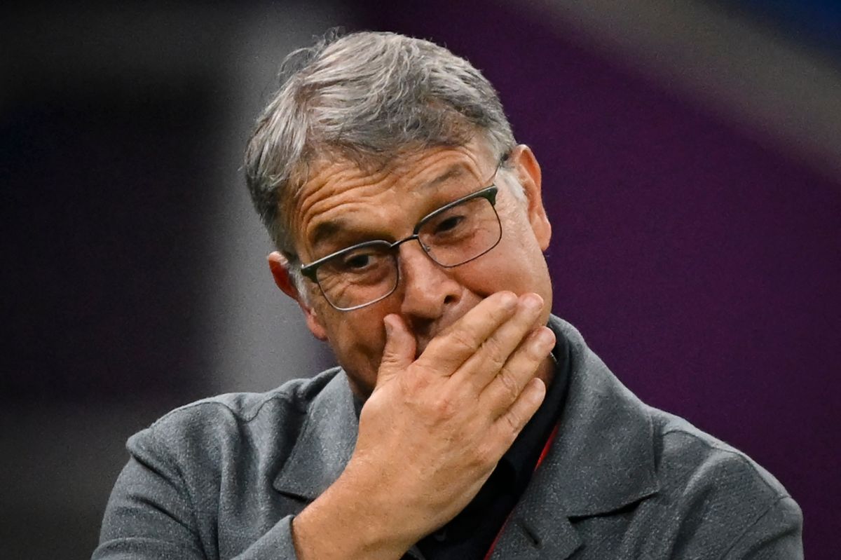 Tata Martino laughing with the Argentine coach after Mexico’s tough defeat against Argentina at the Qatar 2022 World Cup
