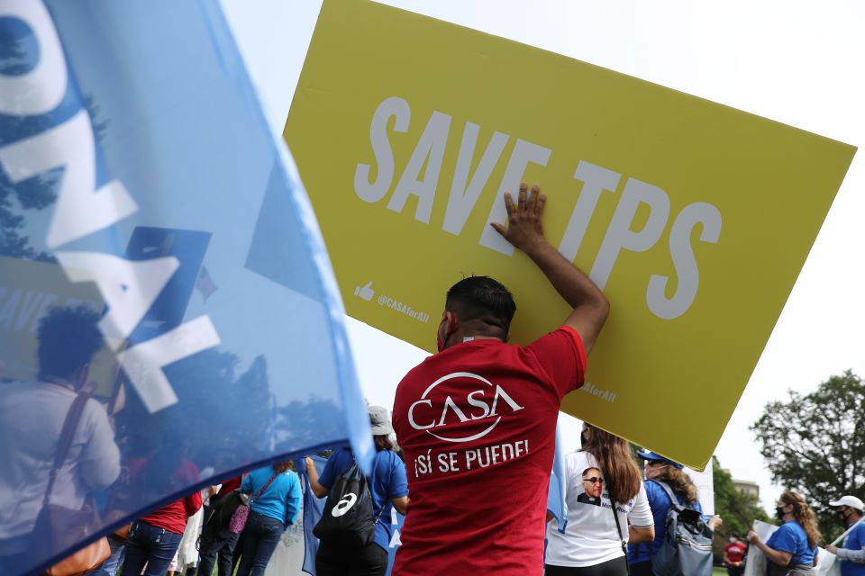 Estados Unidos extiende el TPS para cientos de miles de inmigrantes