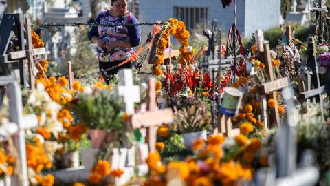 Es equivocado que el Día de los Muertos y venerar a la Santa Muerte es igual.