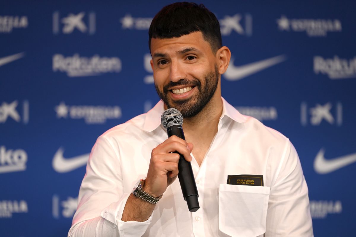Sergio 'Kun Agüero en su presentación con el FC Barcelona. 