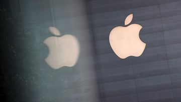 Automóvil choca contra tienda de Apple en Massachusetts y deja varios heridos