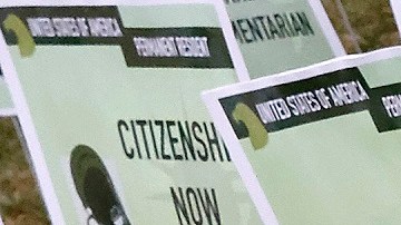 Defensores de inmigrantes mantienen campañas ante el Congreso para que se apruebe una reforma migratoria.