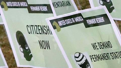 Defensores de inmigrantes mantienen campañas ante el Congreso para que se apruebe una reforma migratoria.