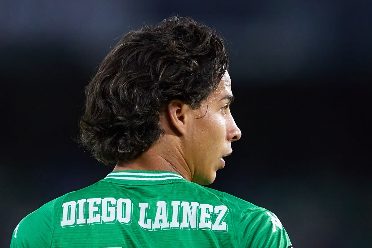 Diego Lainez, futbolista mexicano.