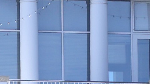 Policía descubre y detiene a 2 estudiantes con armas en secundaria de Riverside; caso obliga evacuación de 3 escuelas