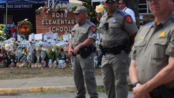 Renuncia el jefe interino de policía el día de la masacre en la escuela Uvalde en medio de torbellino de críticas