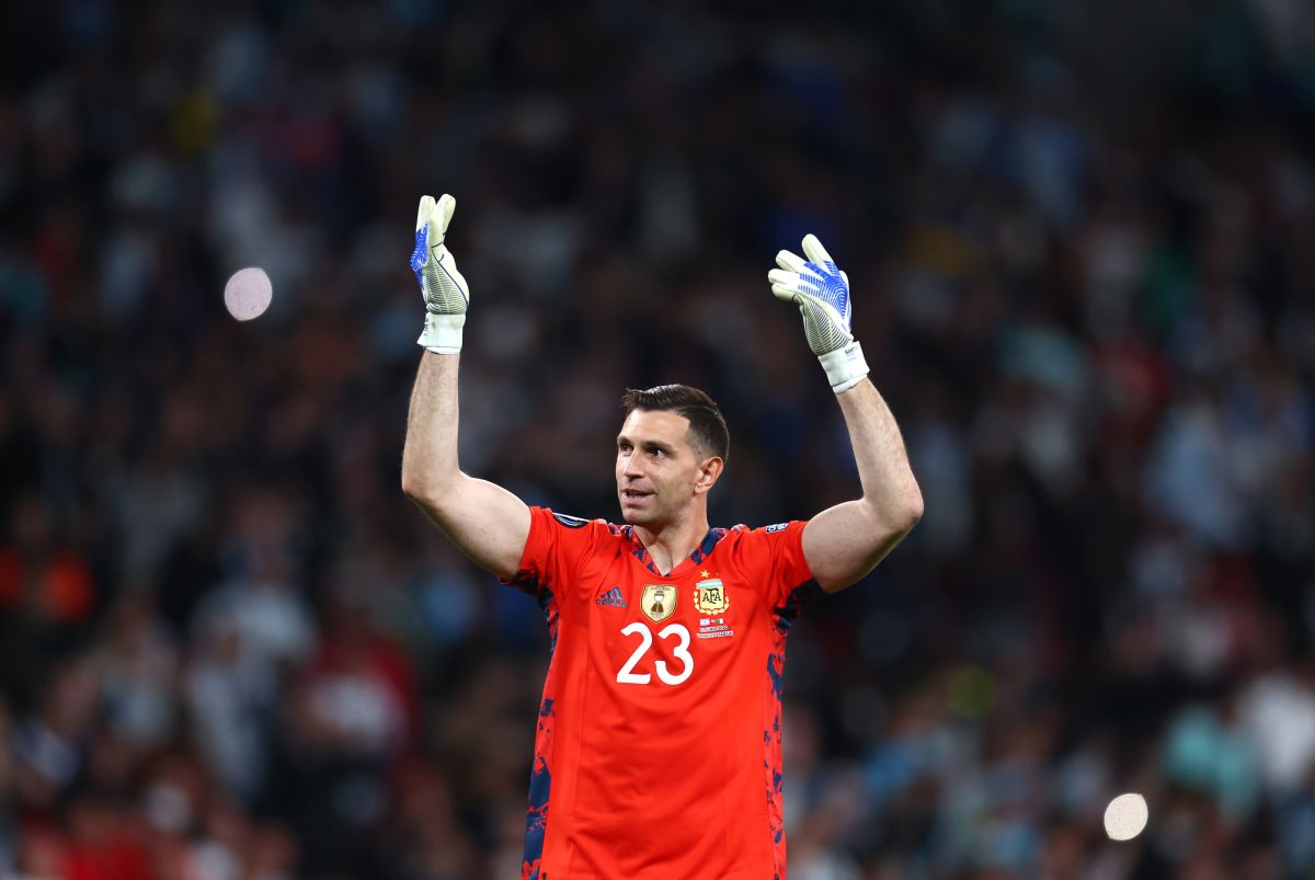 Emiliano 'Dibu' Martínez celebrando tras ganar La Finalissima ante Italia. 
