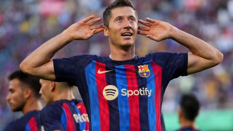 Robert Lewandowski. delantero del FC Barcelona celebrando un gol.