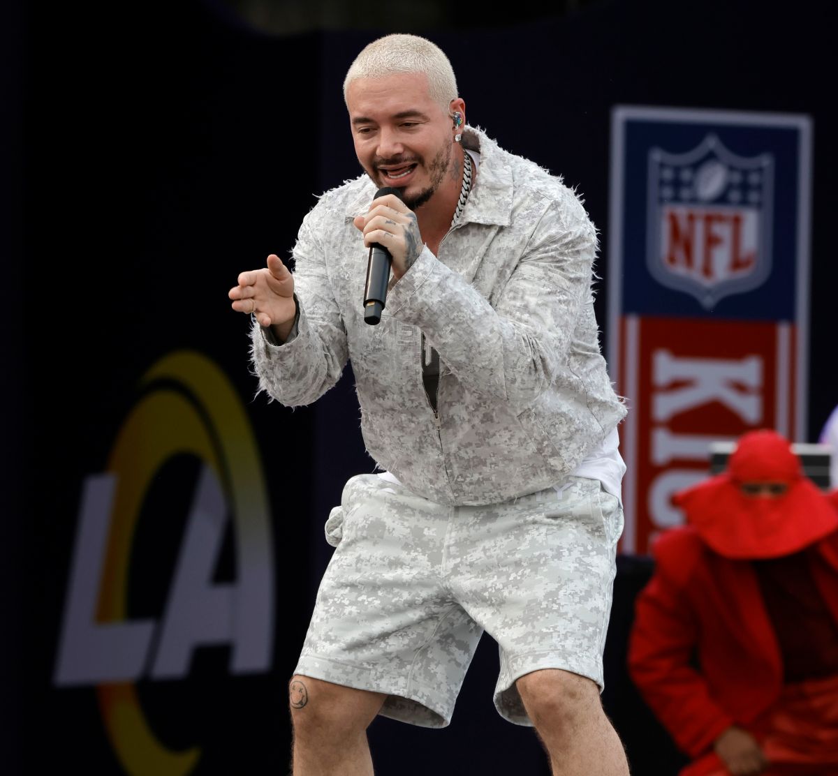 J Balvin at a concert in Long Beach before the 2022 opening game.  /Photo: Kevin Winter/Getty Images