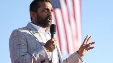 Kash Patel durante un acto de campaña republicano el 8 de octubre de 2022 en Minden, Nevada.