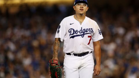 Julio Urías en un encuentro en Los Angeles Dodgers y San Diego Padres.