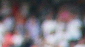 Edinson Cavani celebrando gol con el Valencia de España.