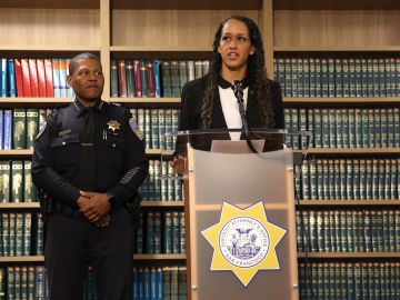 La fiscal de Distrito de California, Brooke Jenkins, anunció algunos de los cargos contra DePape.