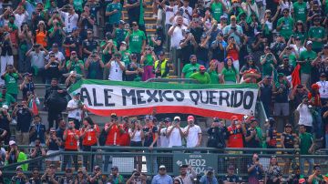 Aficionados mexicanos durante el GP de México 2022.