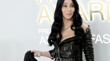 Cher ha recalcado que "no nació ayer" en redes sociales al ser juzgada sobre su relación.