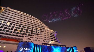 MSC World Europa durante una ceremonia en Qatar.