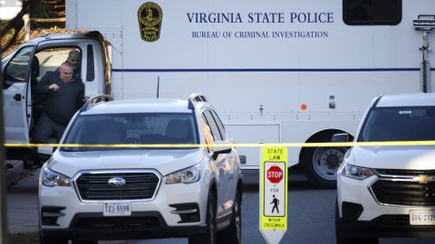 Sobreviviente de tiroteo en Universidad de Virginia no sabe que sus amigos están muertos