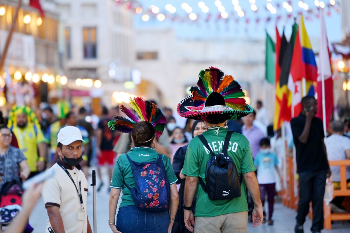 Mundial Qatar 2022: aficionado mexicano acaparó miradas tras llegar vestido  como 'vagonero' del metro de CDMX - La Opinión