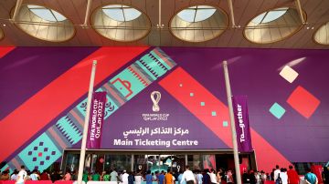 Centro principal de venta de entradas antes de la Copa Mundial de la FIFA Qatar 2022 en Doha.