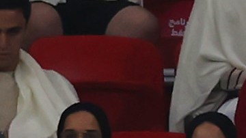 Aficionados qataríes y ecuatorianos en el primer partido de la Copa del Mundo 2022.