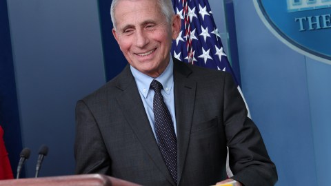 El Dr. Anthony Fauci durante una sesión informativa sobre COVID-19 en la Casa Blanca.