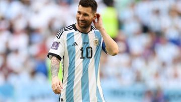 Lionel Messi lamentándose en el partido de Argentina vs. Arabia Saudita en Qatar 2022.
