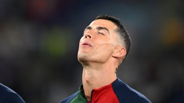 Cristiano Ronaldo durante el himno nacional de Portugal en Qatar 2022.